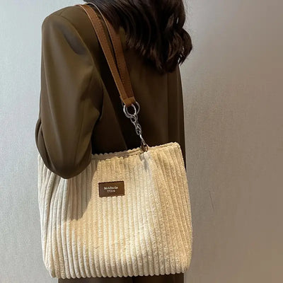 Julia™ – Tote Taske i Bomuldsvelour med Læderdetaljer