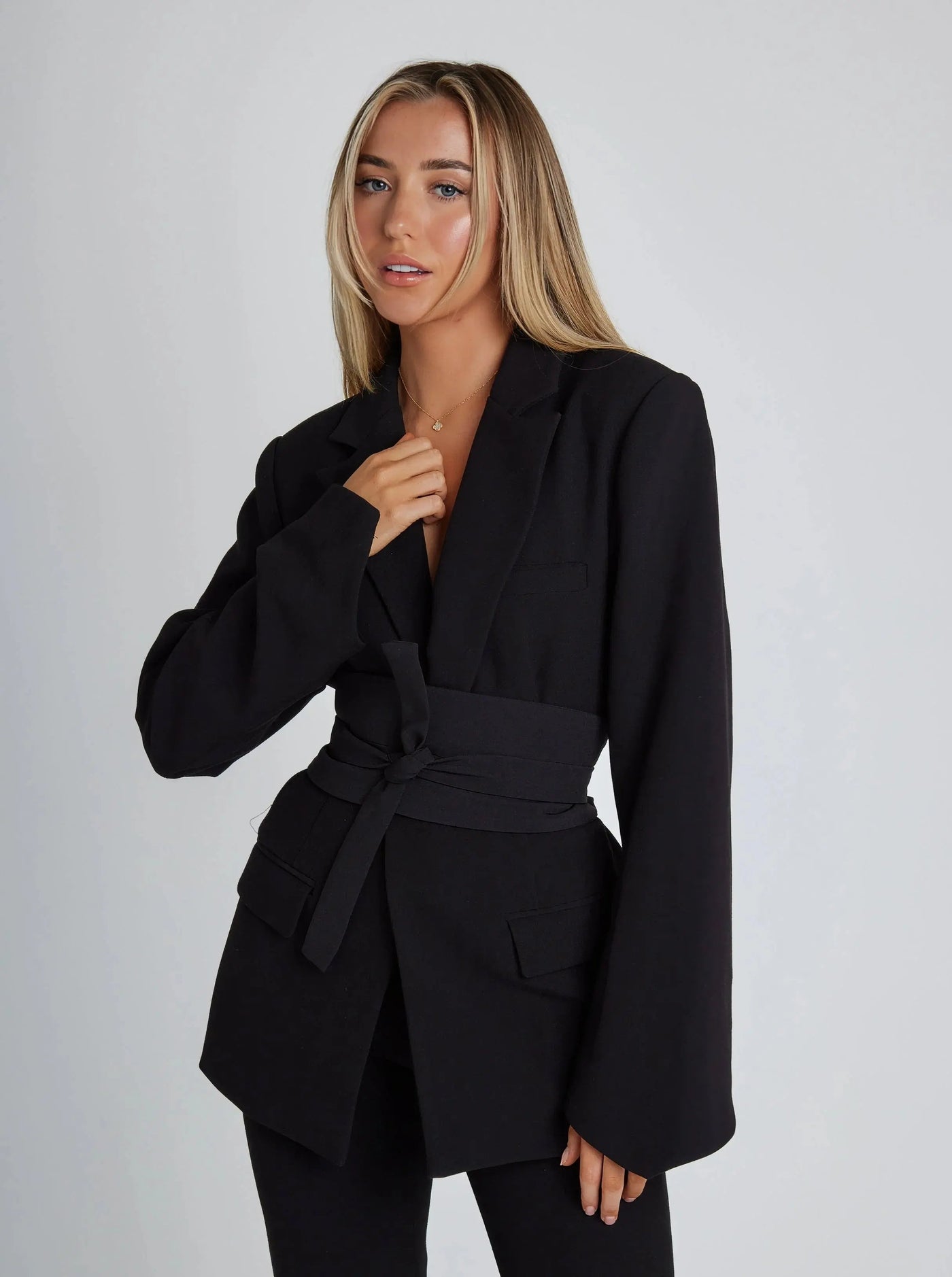 Janina | Elegant BælteBlazer – Stilfuldt Design til Alle Anledninger Blazer Til Dame