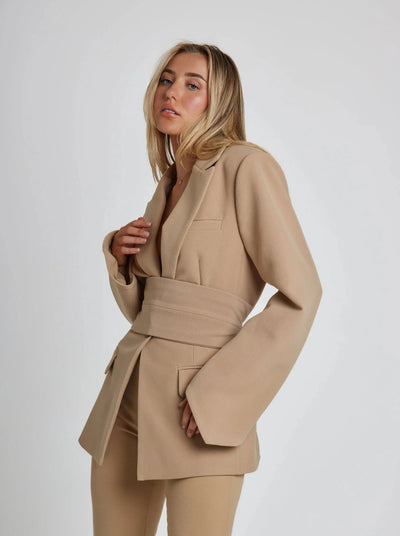 Janina | Elegant BælteBlazer – Stilfuldt Design til Alle Anledninger Blazer Til Dame