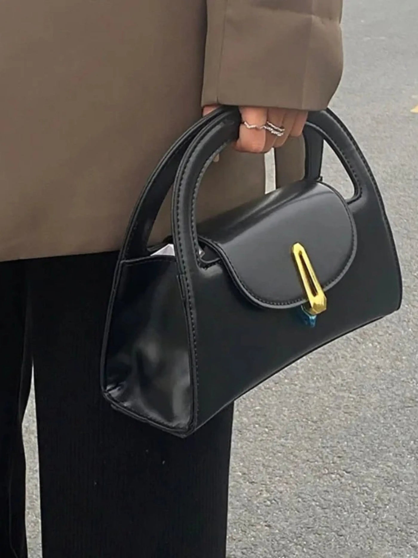 Dagmar – Elegant Sort Mini Læder Skuldertaske