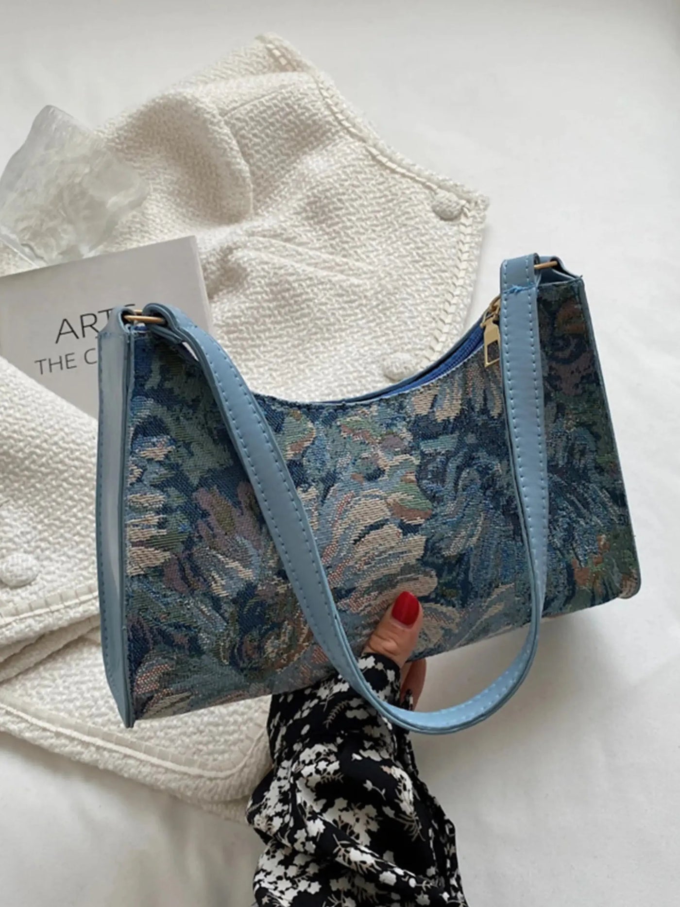Philine – Retro Blomstret Skuldertaske i Tapestry Læder