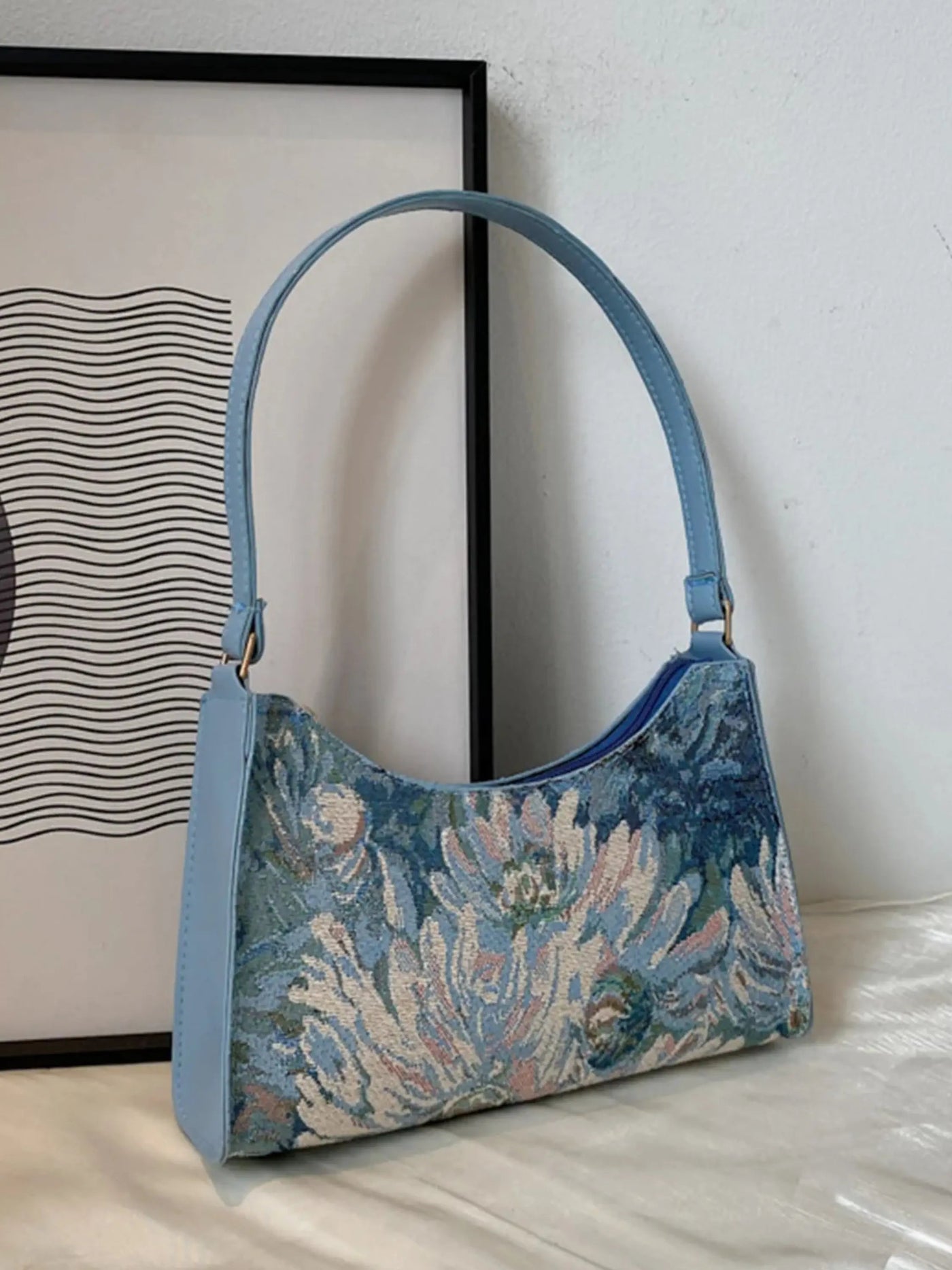 Philine – Retro Blomstret Skuldertaske i Tapestry Læder