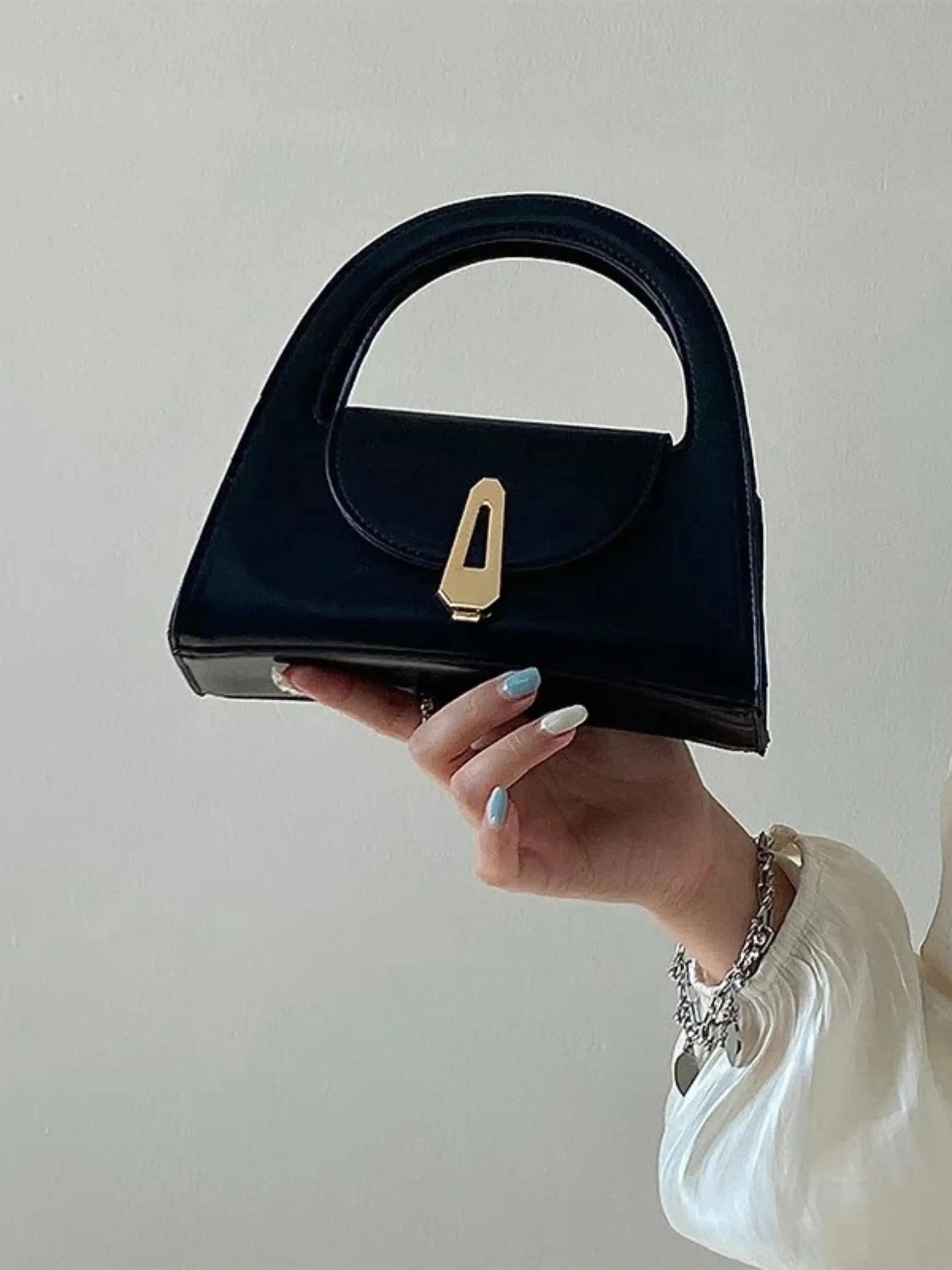 Dagmar – Elegant Sort Mini Læder Skuldertaske