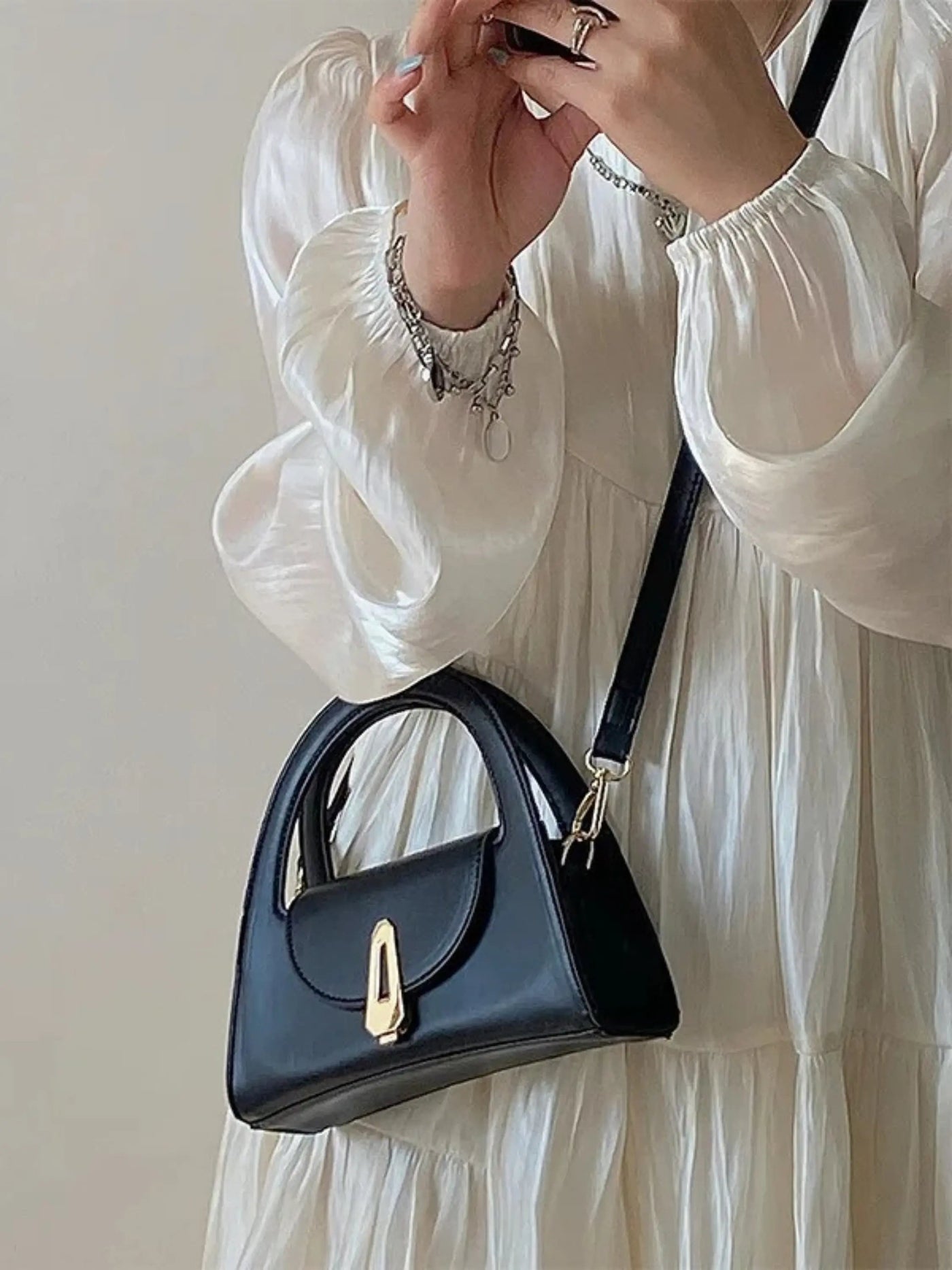 Dagmar – Elegant Sort Mini Læder Skuldertaske