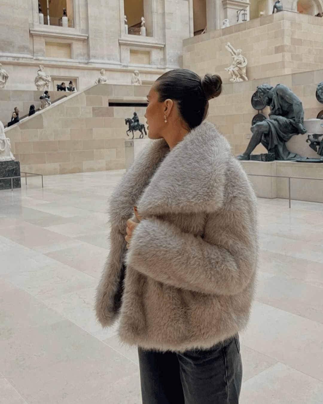Elegant Oversized Vinterjakke til Dame i Faux Fur Jakke