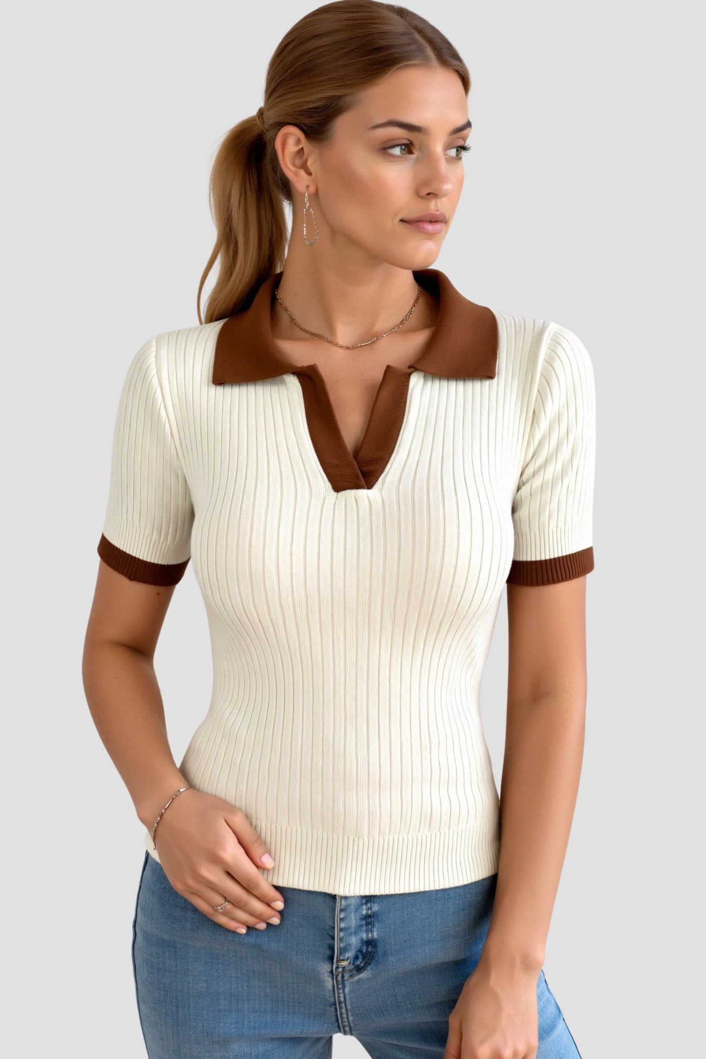 Stilfuld Ribbet Krave Strikket Top med Farveblok i Polo Shirt Design Dame