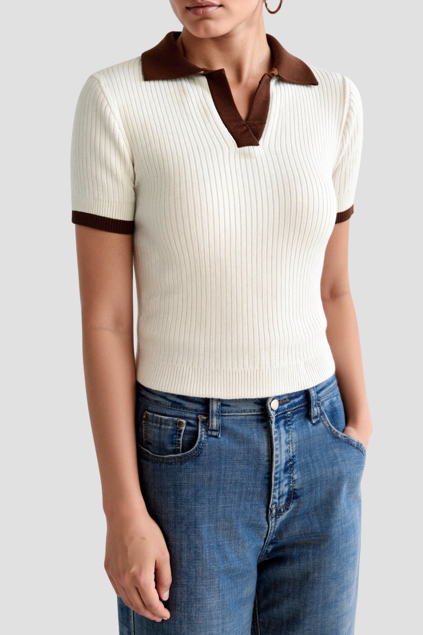 Stilfuld Ribbet Krave Strikket Top med Farveblok i Polo Shirt Design Dame