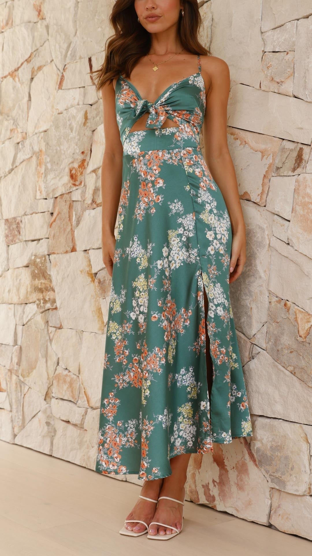 SATIN BLOMSTRET KJOLLE