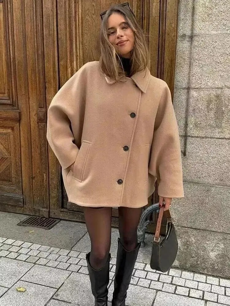 Elegant Oversized Vinterfrakke til Dame med Knaplukning Frakke